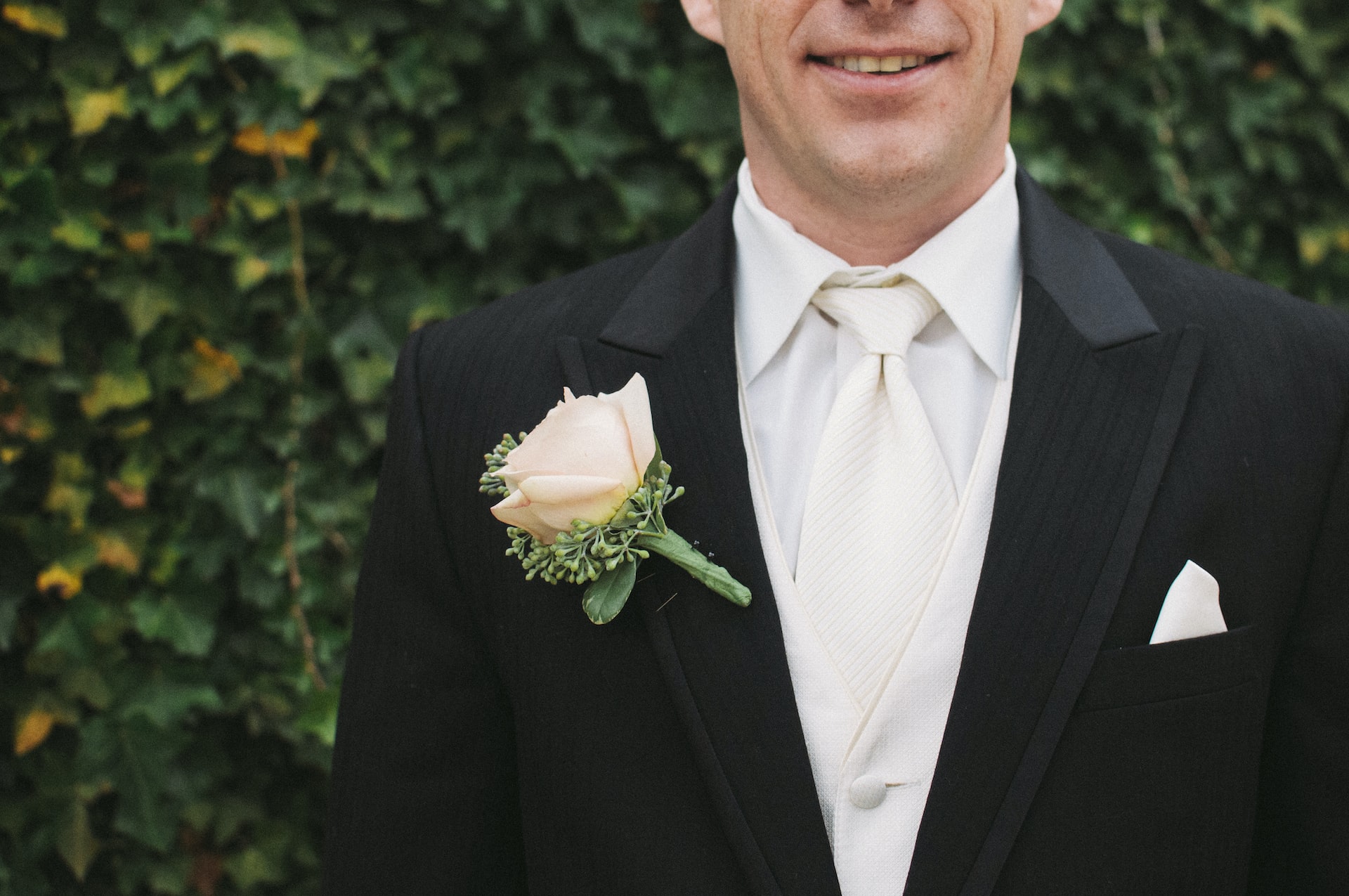 Why & How To Choose the Perfect Souvenir For Groomsmen?